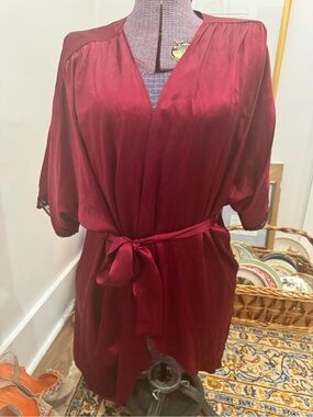 Vintage Victorias Secret 100% silk robe. 90s glam